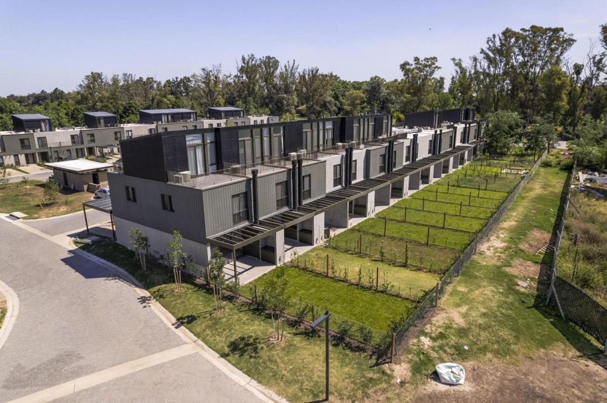 CASA DUPLEX 3 AMBIENTES VENTA PILAR OLIDEN JOVEN