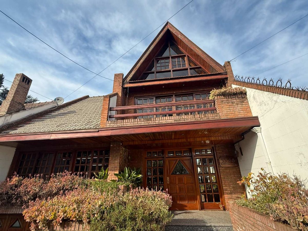 Foto 9 — VENTA CASA 5 AMB CON PISCINA Y COCHERA - QUILMES