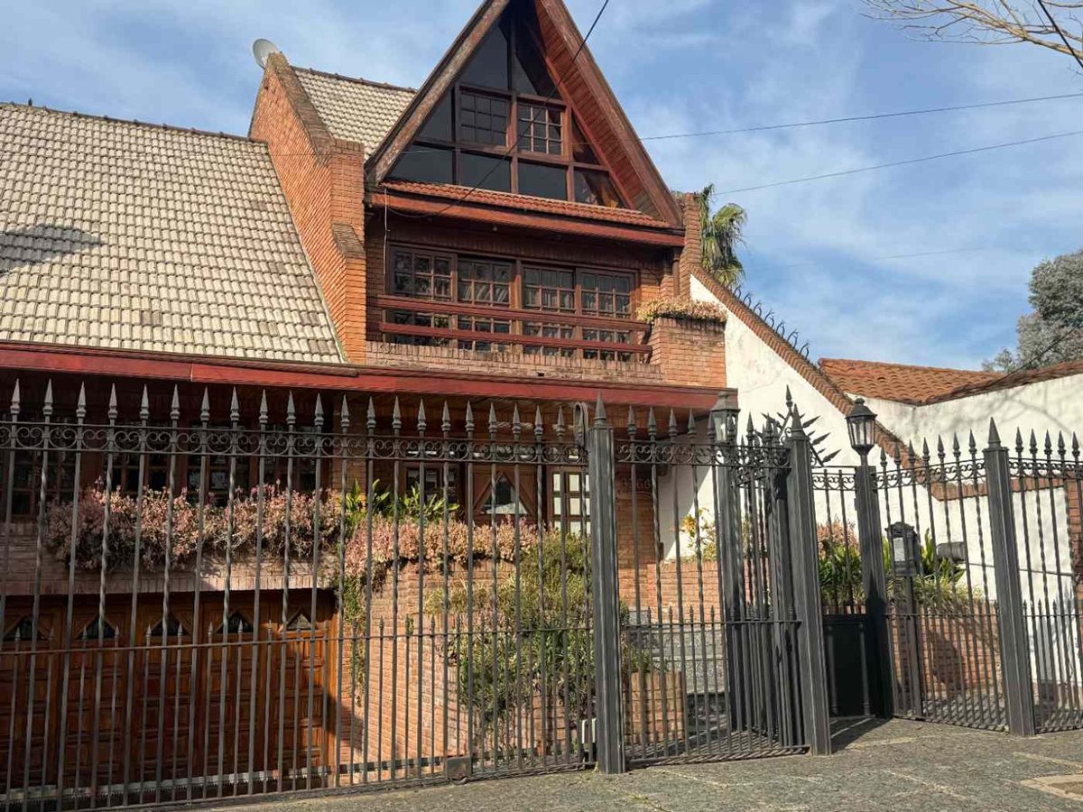 Foto 10 — VENTA CASA 5 AMB CON PISCINA Y COCHERA - QUILMES