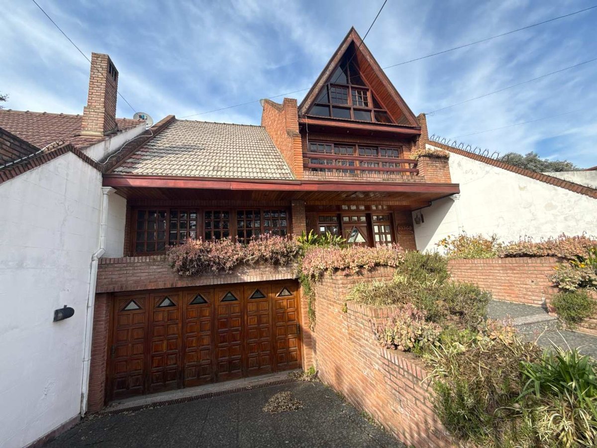 Foto 8 — VENTA CASA 5 AMB CON PISCINA Y COCHERA - QUILMES