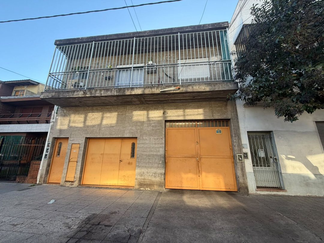 GALPÓN / DEPÓSITO + GARAGE/LOCAL + 3 DEPTOS
