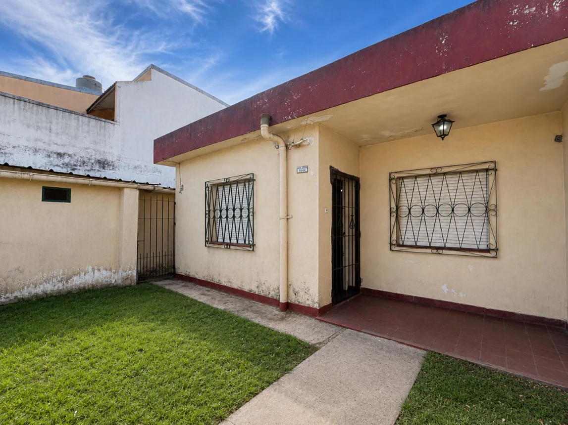 Casa de 3 ambientes en venta en Merlo, Ameghino 400