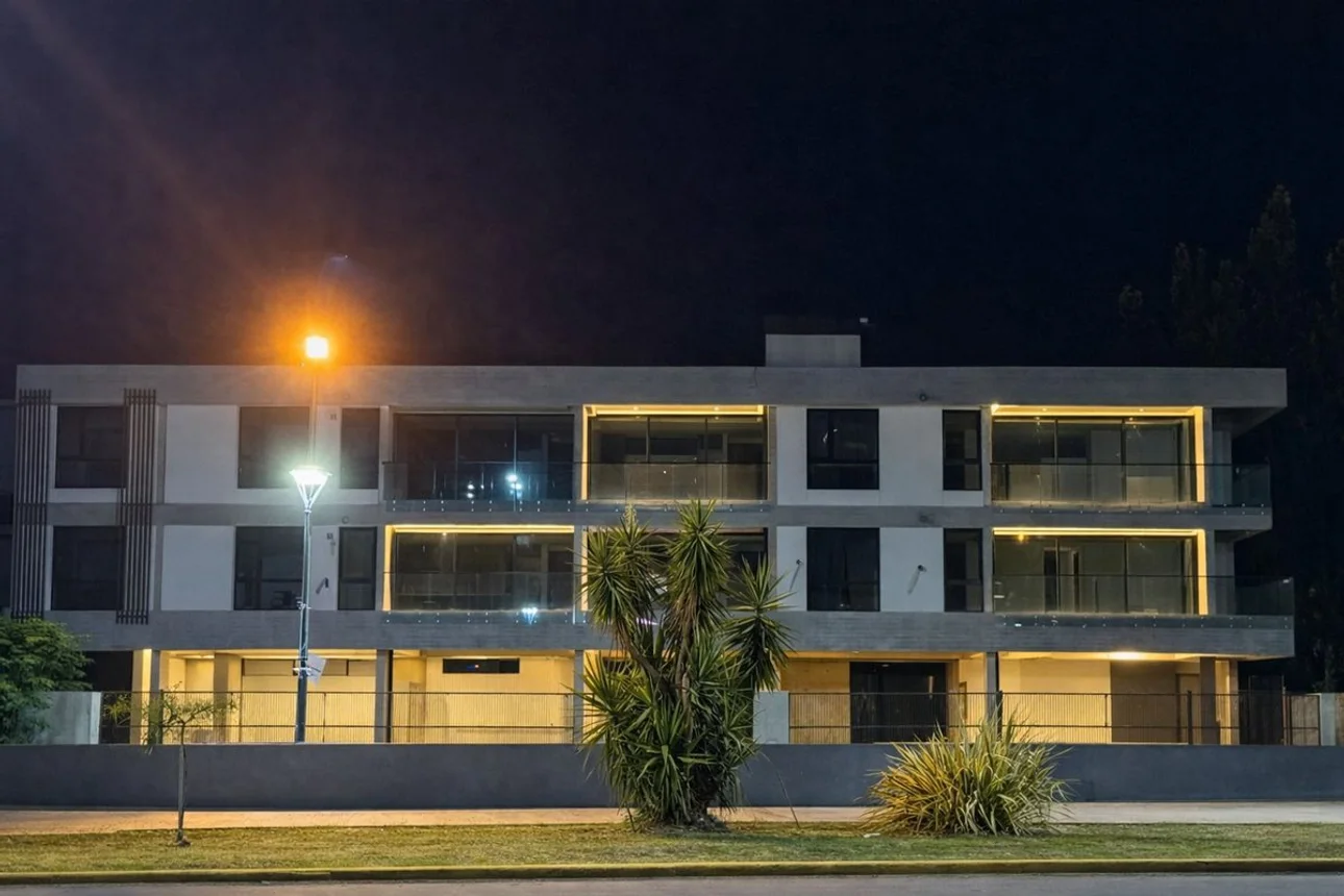 Venta dpto 3 amb con patio- cochera parque lineal, foto 1