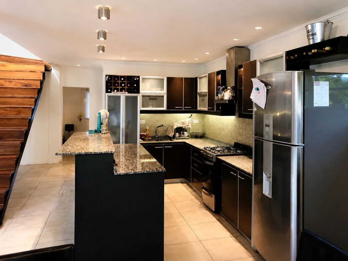 Casa de 5 ambientes en venta en Villa Luzuriaga, Alicante 1300, foto 4