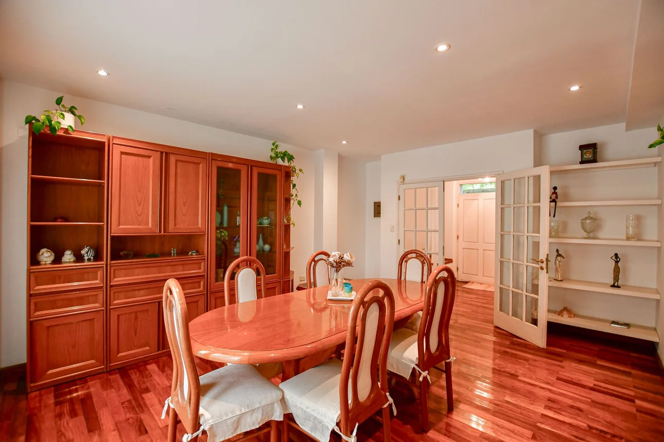 Casa de 8 ambientes en venta en City Bell, 19 E/ 473 y 473 Bis 200
