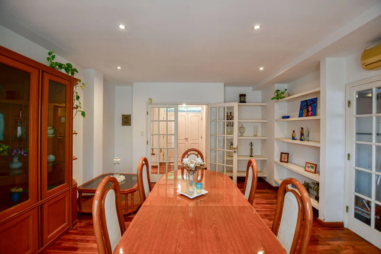 Casa de 8 ambientes en venta en City Bell, 19 E/ 473 y 473 Bis 200, foto 2