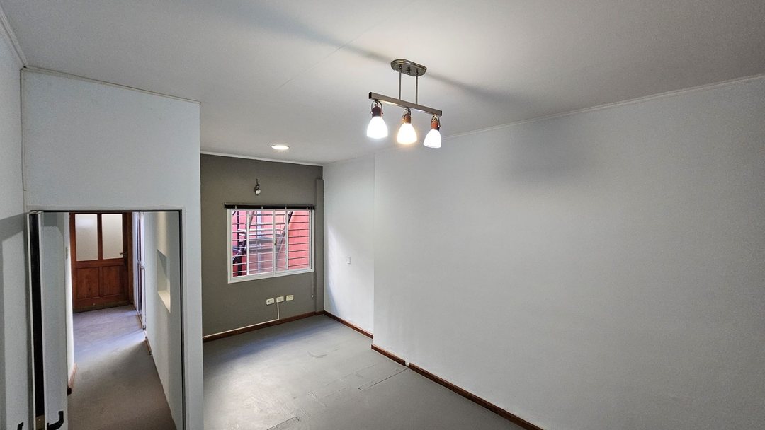 Venta de casa interna con dpto Av.Freyre