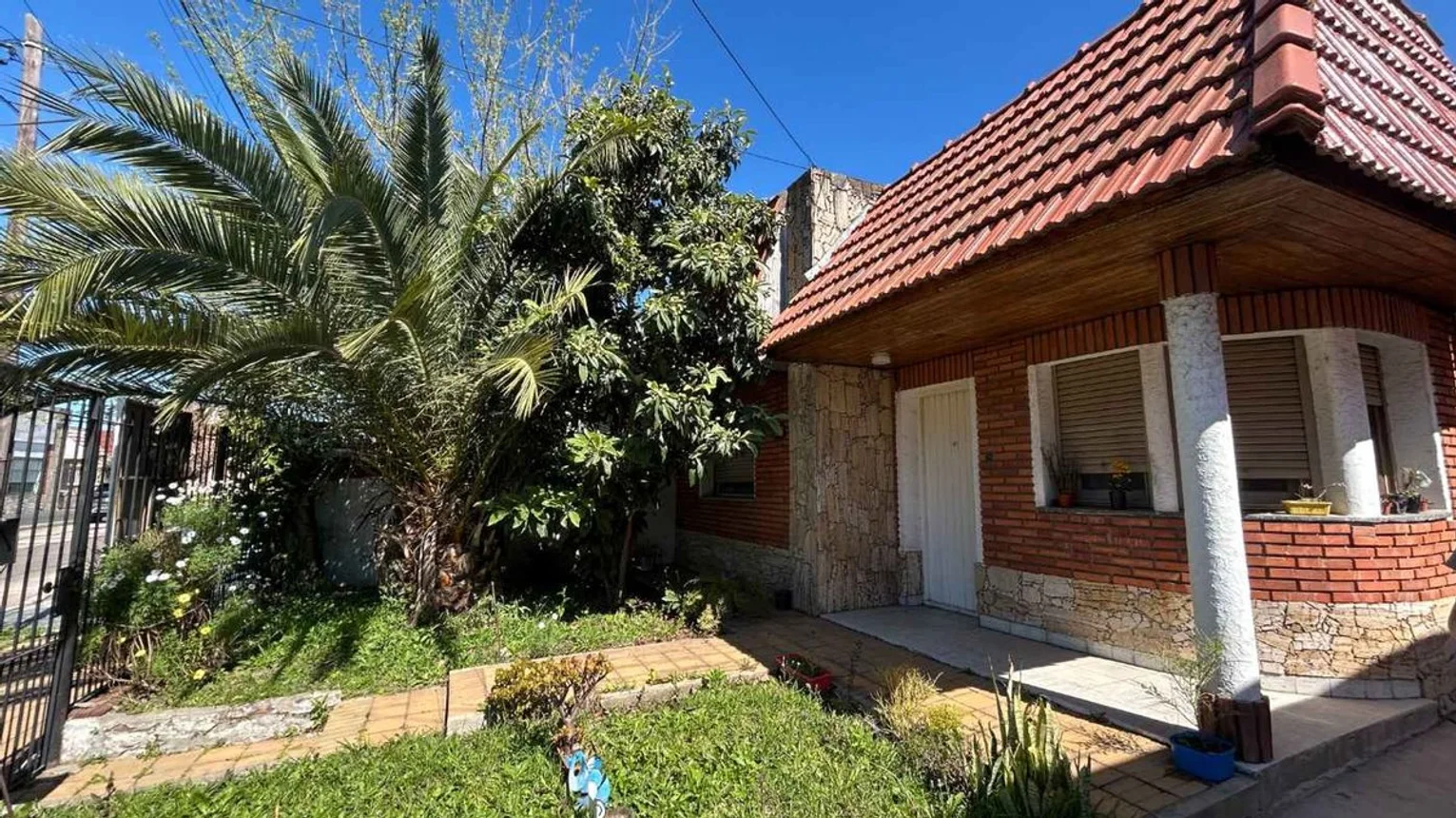 Casa de 3 ambientes en venta en Berazategui, Calle 139 1500