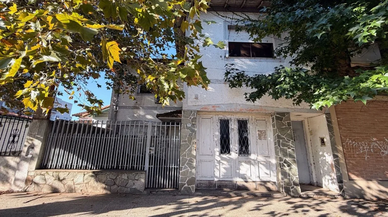 Casa de 5 ambientes en venta en Santos Lugares, Porvenir 3600