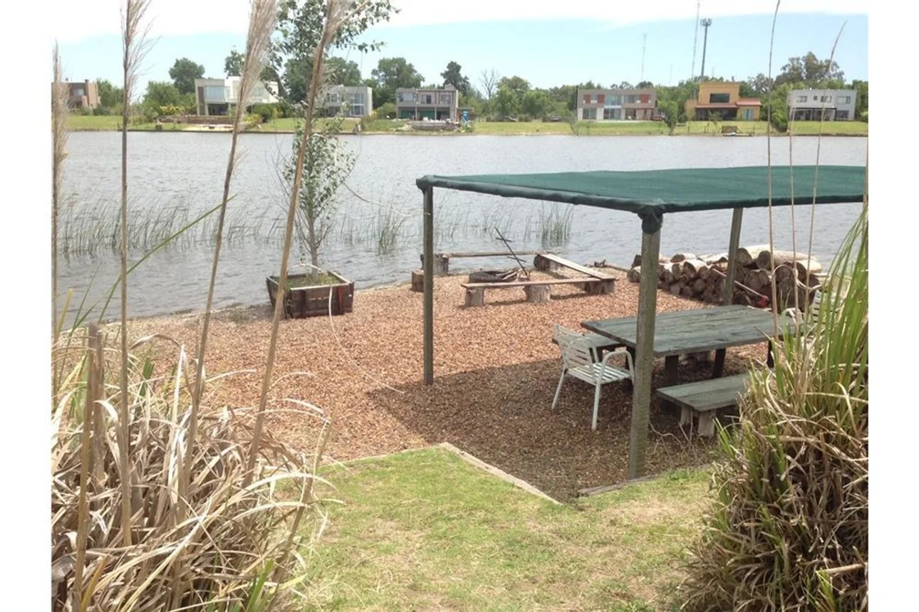 Casa de 4 ambientes en venta en Tigre, Barrio San Benito 0