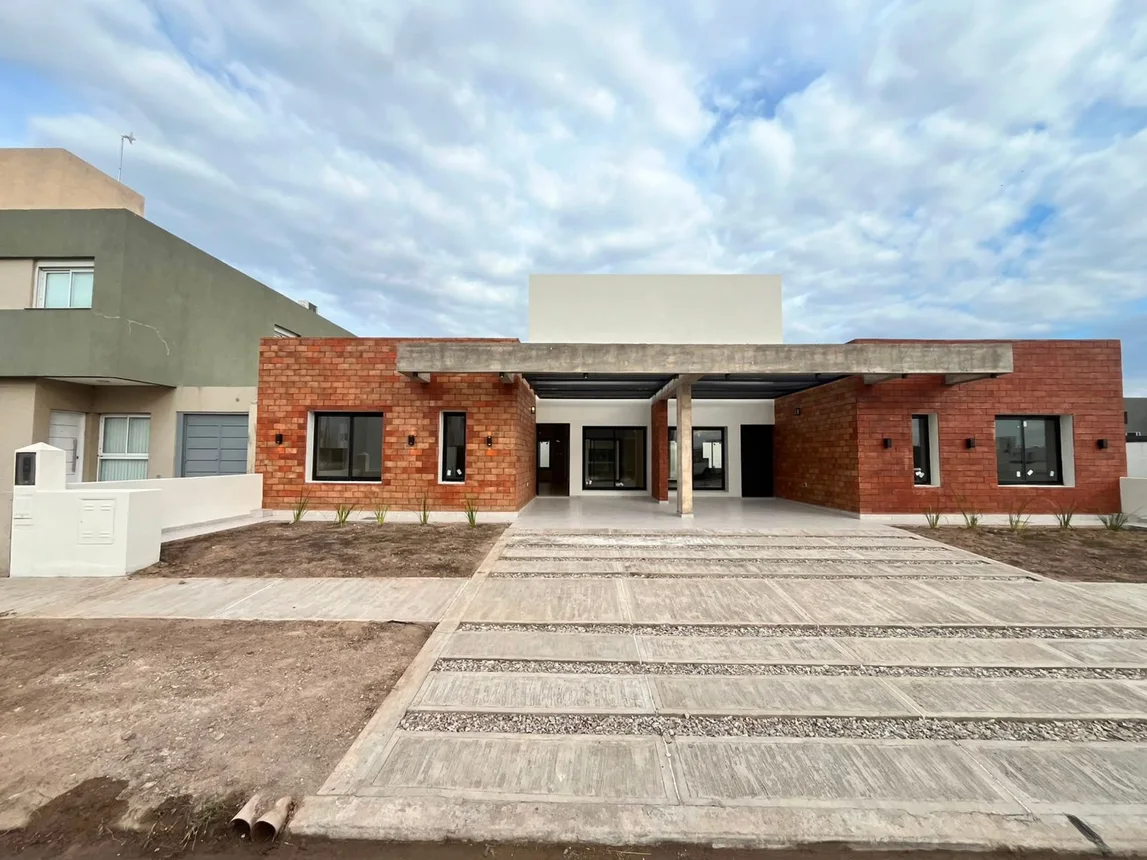 Dúplex de 4 ambientes en venta en Córdoba, Avenida Armada Argentina 3900