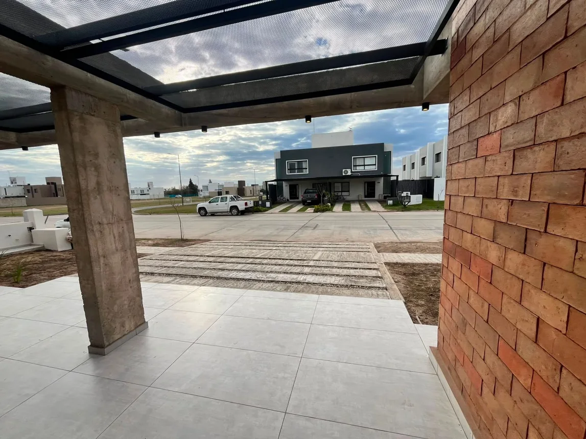 Dúplex de 4 ambientes en venta en Córdoba, Avenida Armada Argentina 3900, foto 3