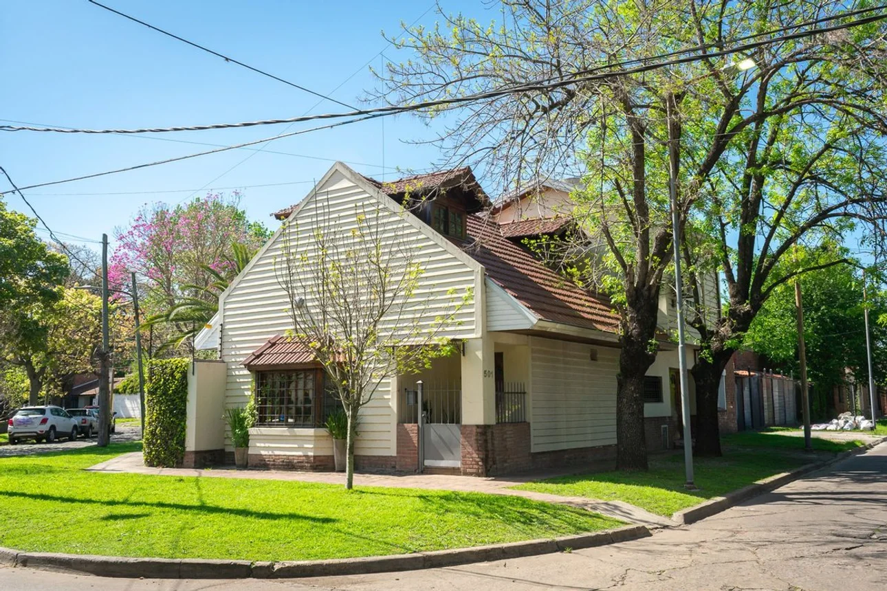 Casa en venta en Adrogué, Francisco Drumond 500