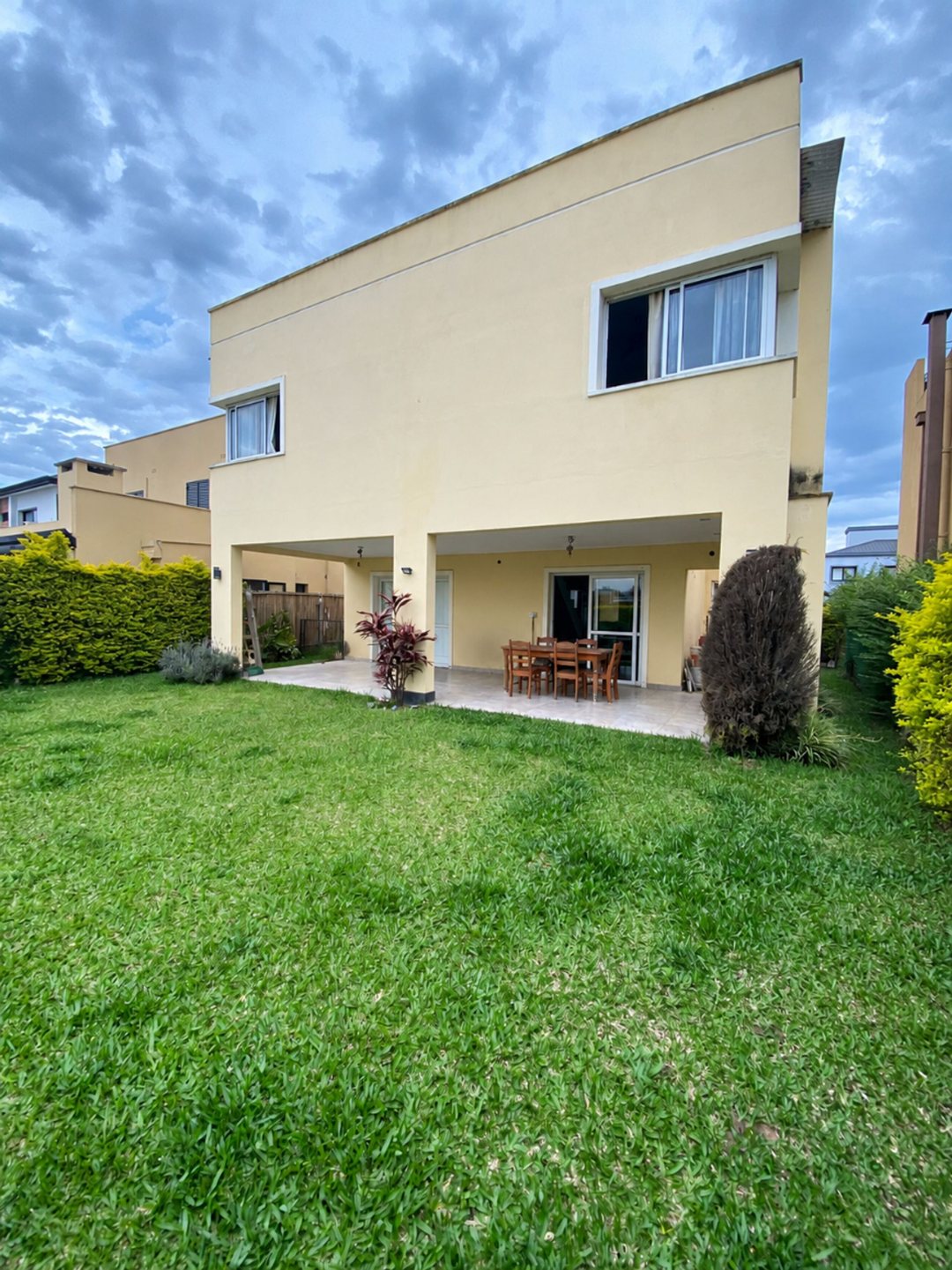 Casa en Venta de 4 Dormitorios – Country Pinar II