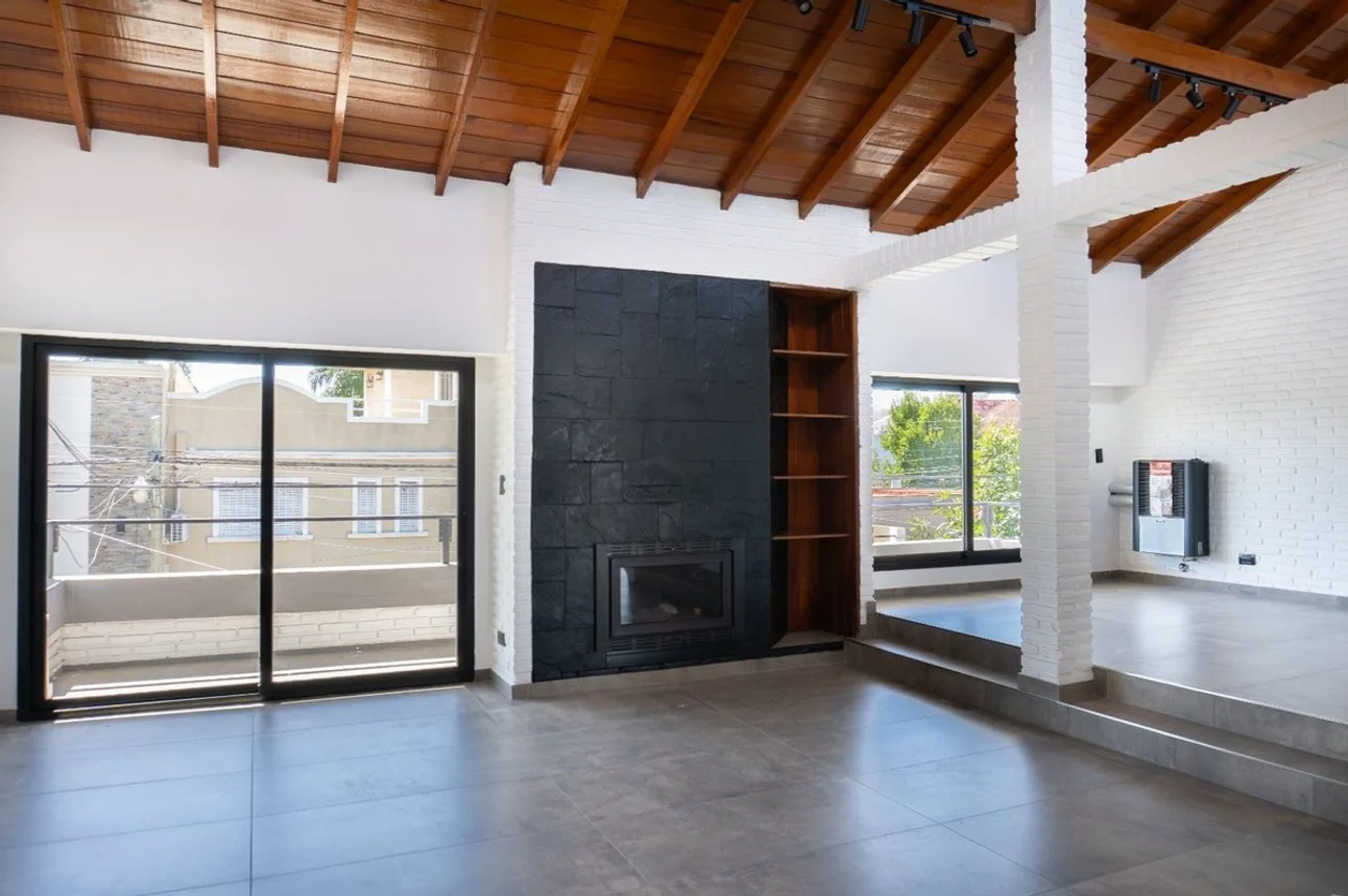 PH de 4 ambientes en venta en Haedo, Llavallol 1600, foto 2