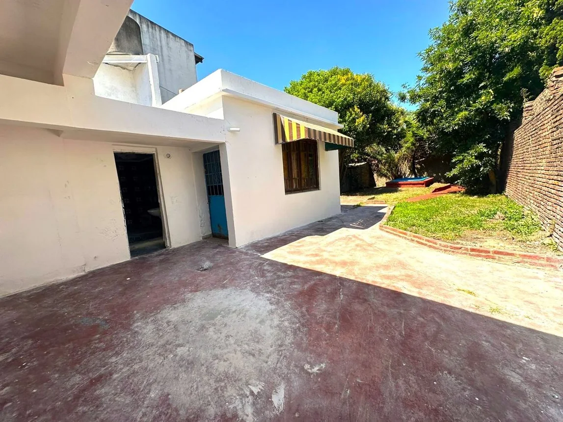 Casa de 4 ambientes en venta en Sarandí, Avenida Roca 2300, foto 3