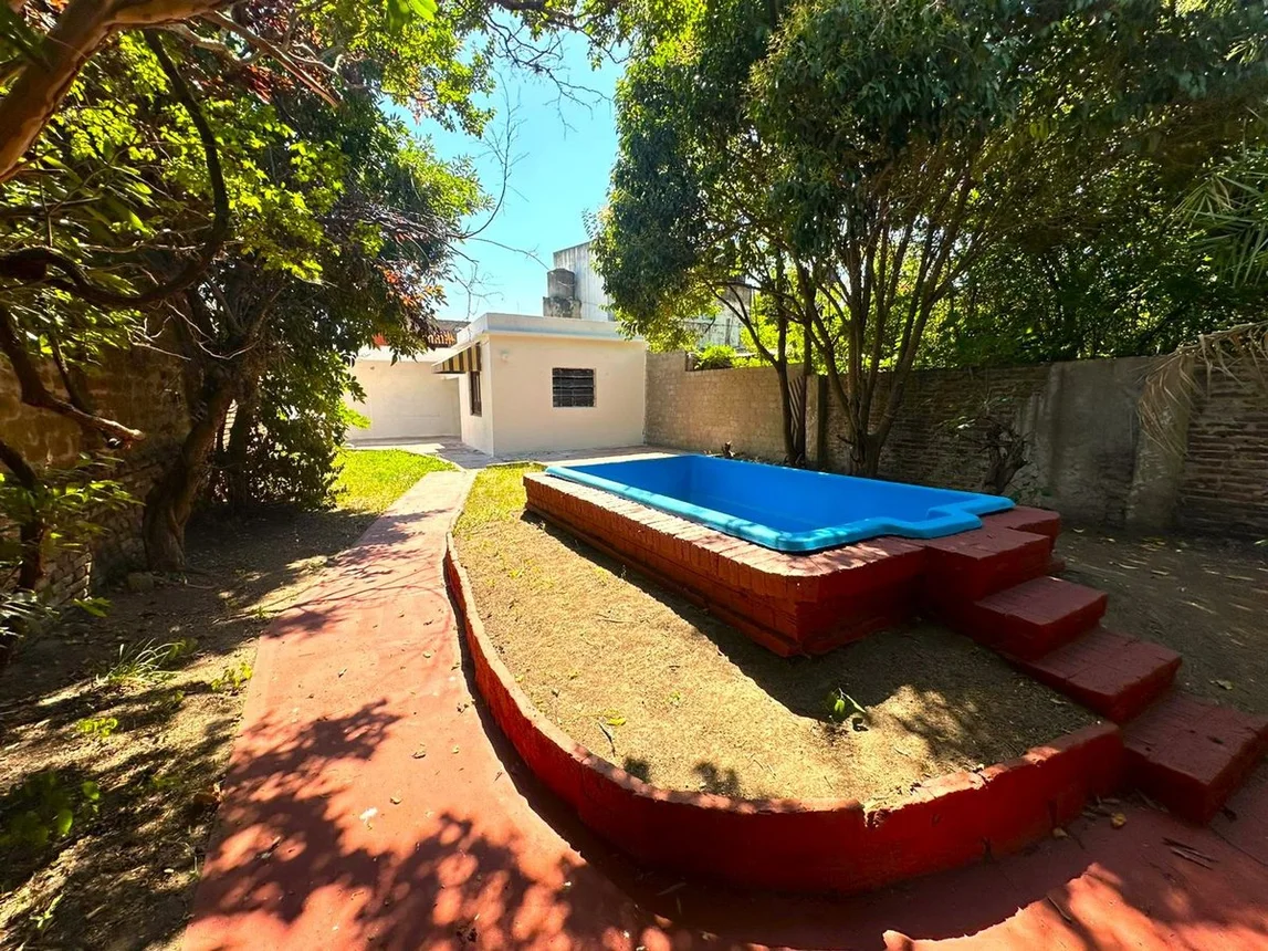 Casa de 4 ambientes en venta en Sarandí, Avenida Roca 2300