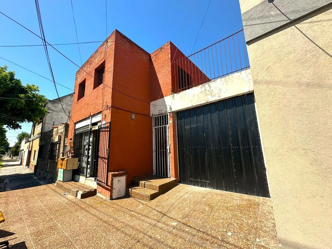 Casa de 4 ambientes en venta en Sarandí, Avenida Roca 2300, foto 2