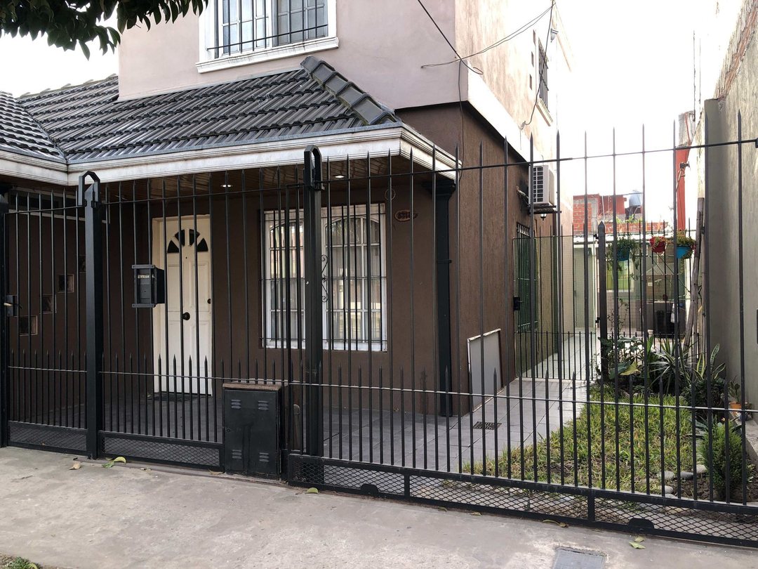 CASA EN VENTA CON DEPARTAMENTO O QUINCHO