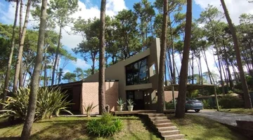 Alquiler, 4 dormitorios Laguna Blanca, AA.