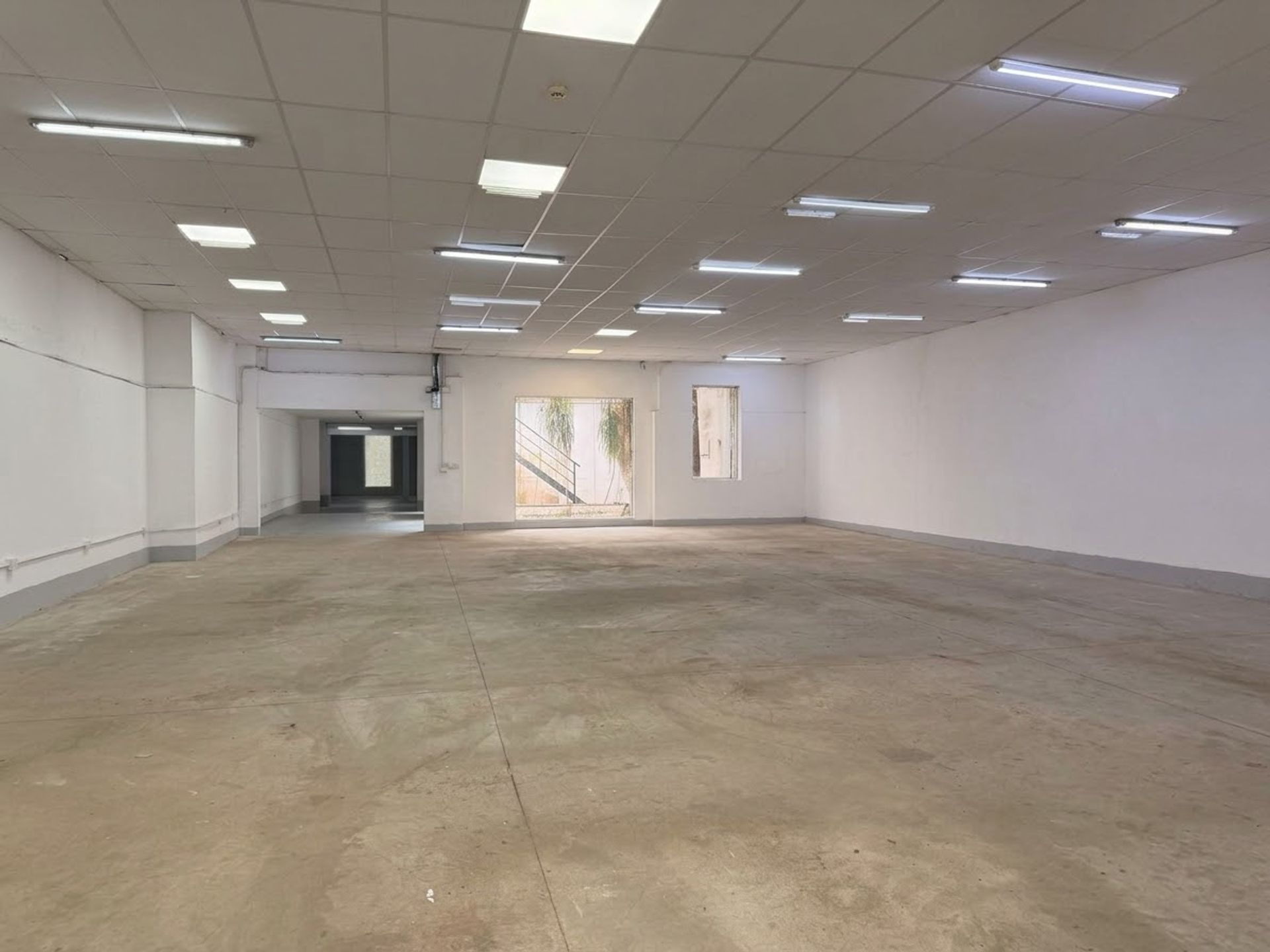 Alquiler - gran local comercial en zona recoleta