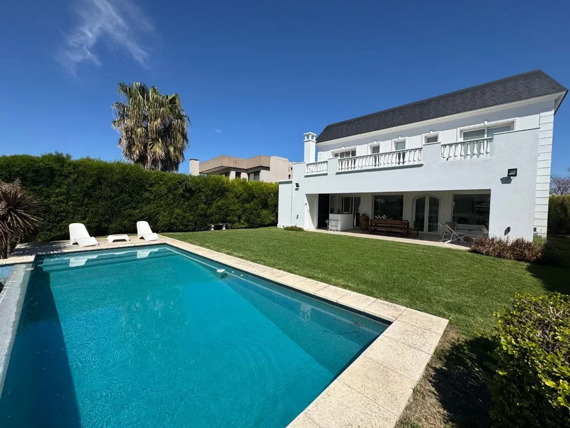 Casa en venta en Quilmes, foto 2