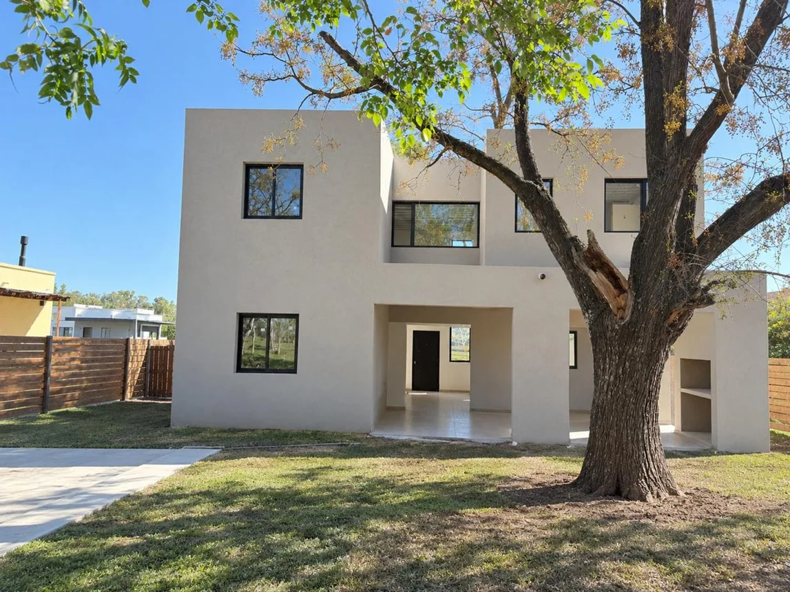Casa en venta en Pilar, foto 3