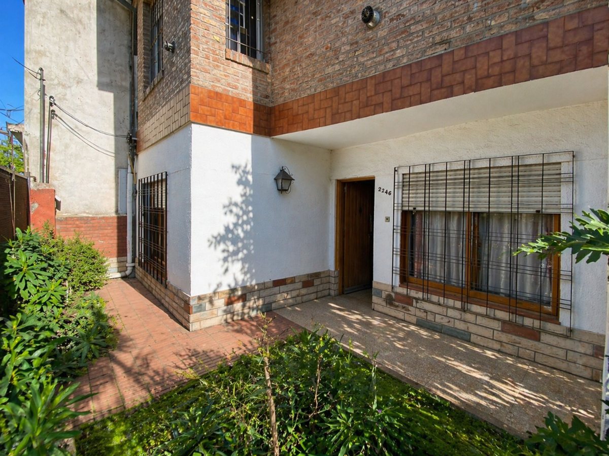 Foto 9 — VENTA CASA 6 AMB 2 PLANTAS FCIO. VARELA 2 COCHERAS
