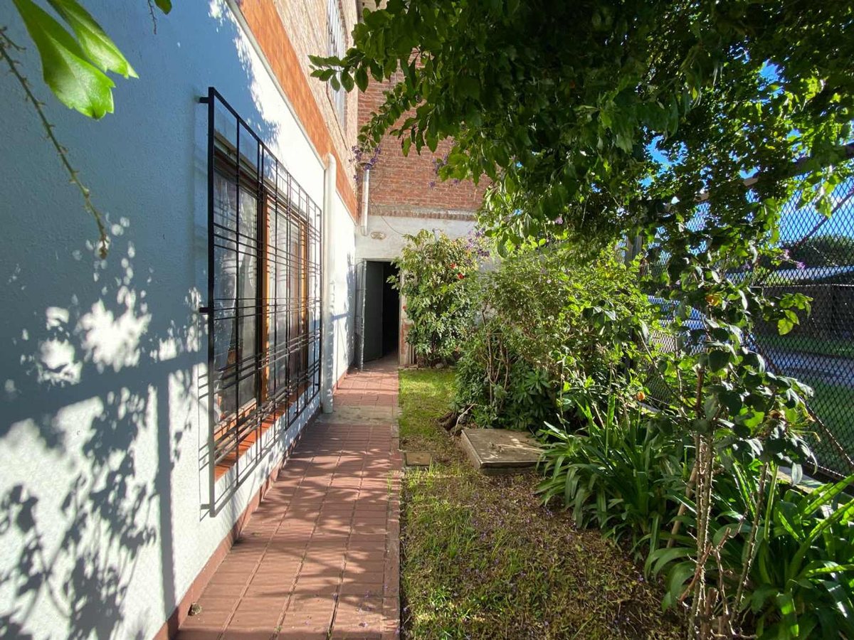 Foto 11 — VENTA CASA 6 AMB 2 PLANTAS FCIO. VARELA 2 COCHERAS