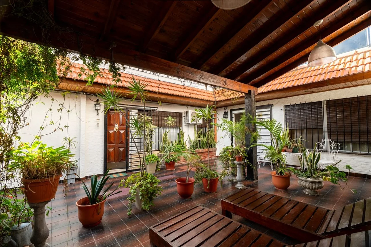 Casa de 4 ambientes en venta en Wilde, Hilario Ascasubi 700