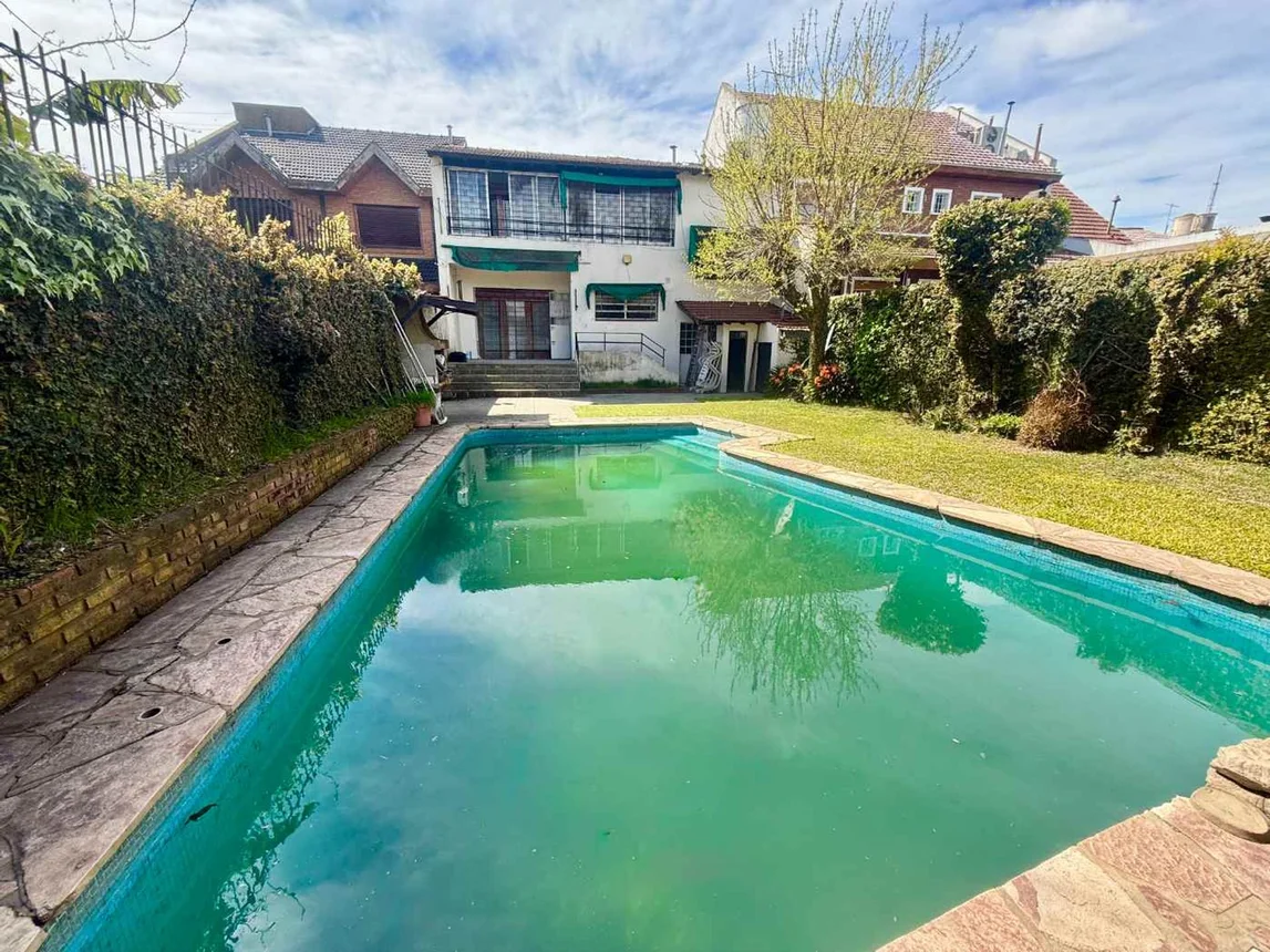 Casa de 6 ambientes en venta en Olivos, Bernardo de O´higgins 2700