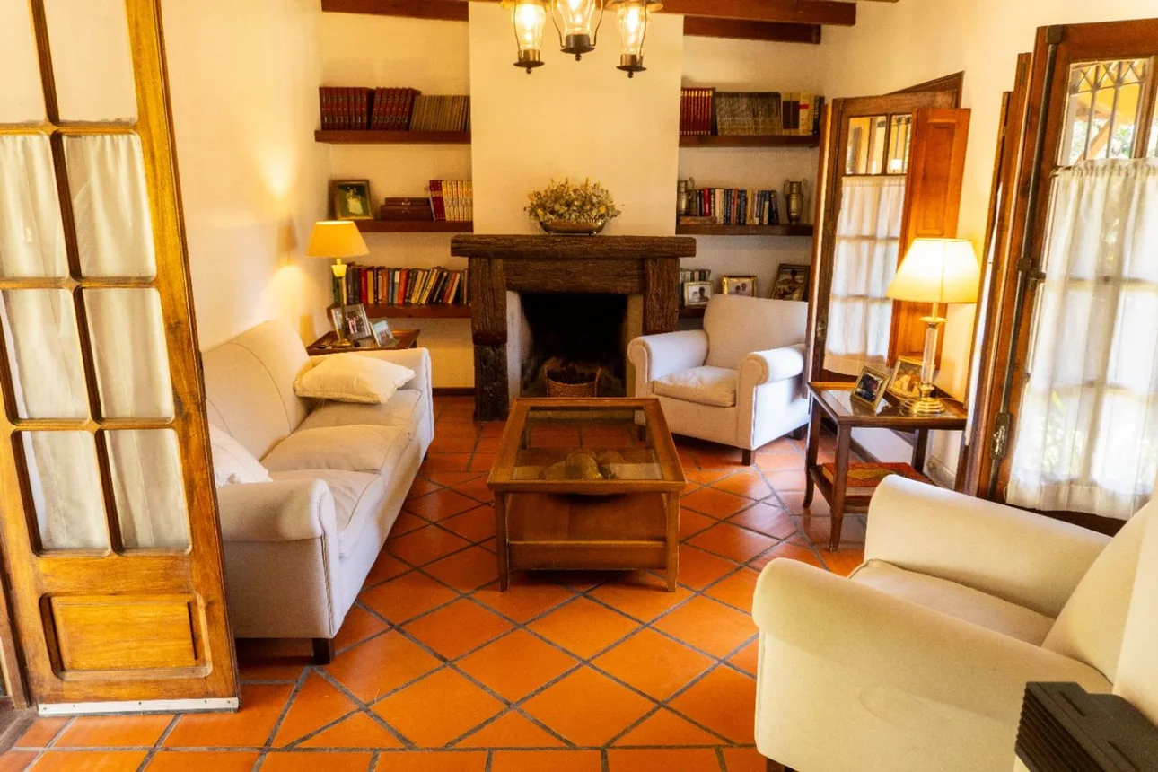 Casa de 8 ambientes en venta en Luján de Cuyo, Piedras 200
