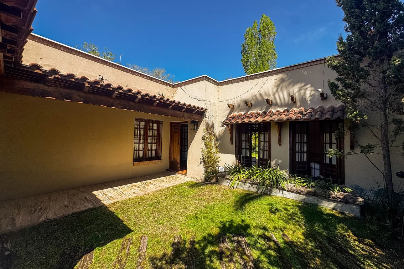 Casa de 8 ambientes en venta en Luján de Cuyo, Piedras 200, foto 4
