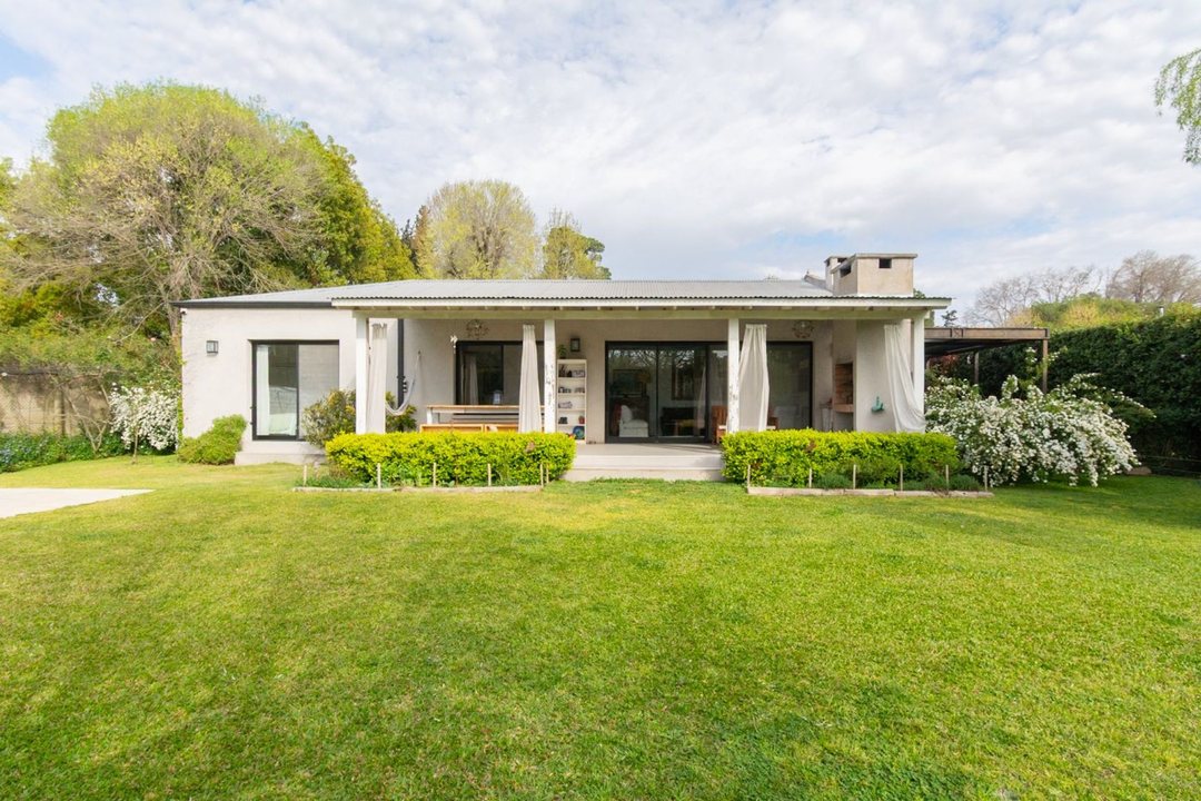 VENTA CASA 4 AMBIENTES ALTOS DEL GOLF PILAR