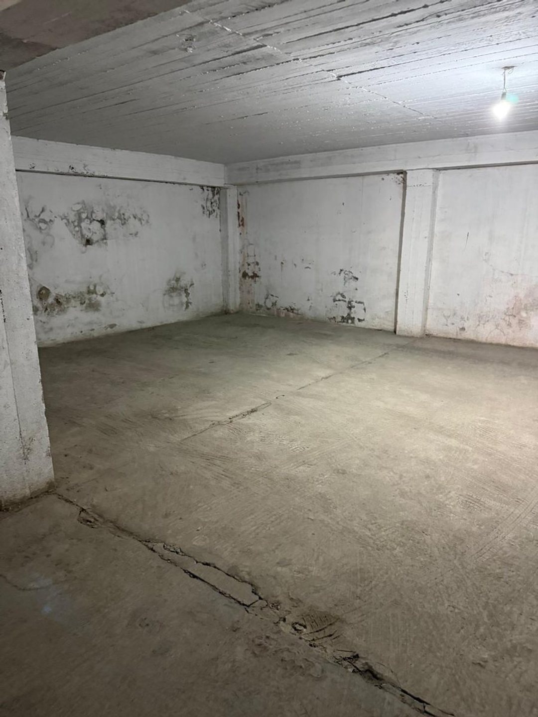 CINCO COCHERAS EN VENTA EN SUIPACHA 2900