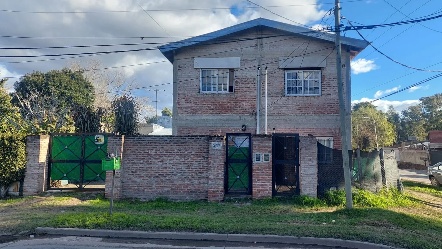Casa dúplex de 8 ambientes en venta en José C. Paz, Avenida Hector Arregui 4200