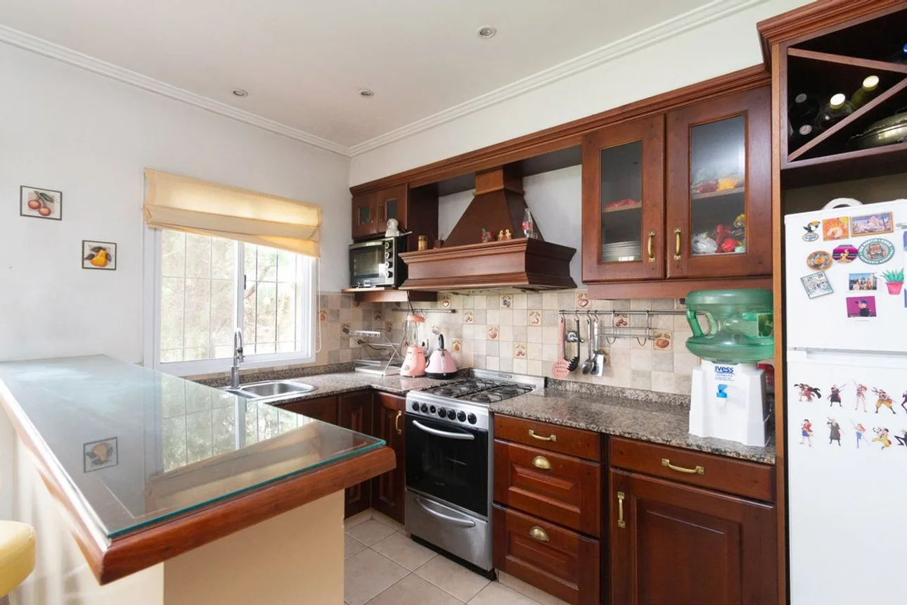 Casa de 5 ambientes en venta en Villa Luzuriaga, Entre Ríos 900, foto 2
