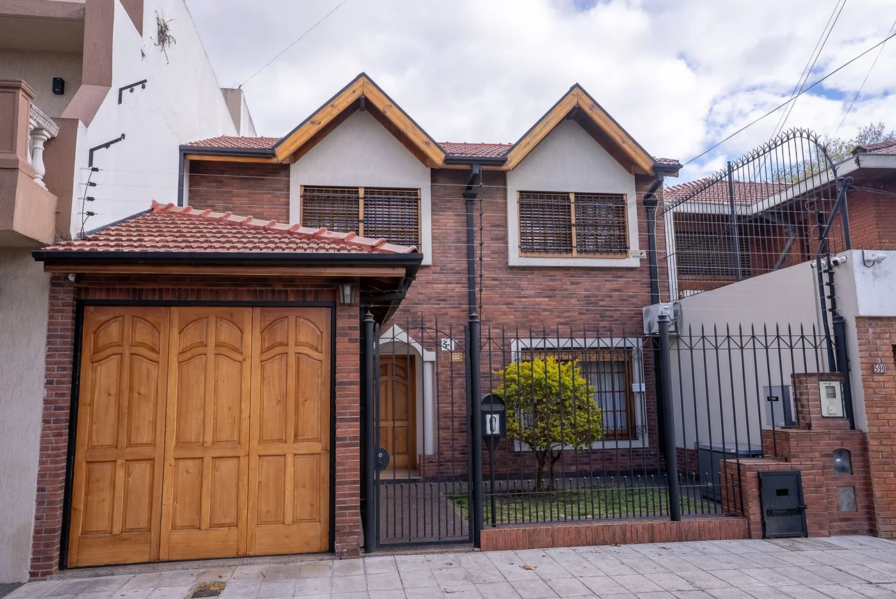 Casa en venta en Banfield, Martín Capello 500