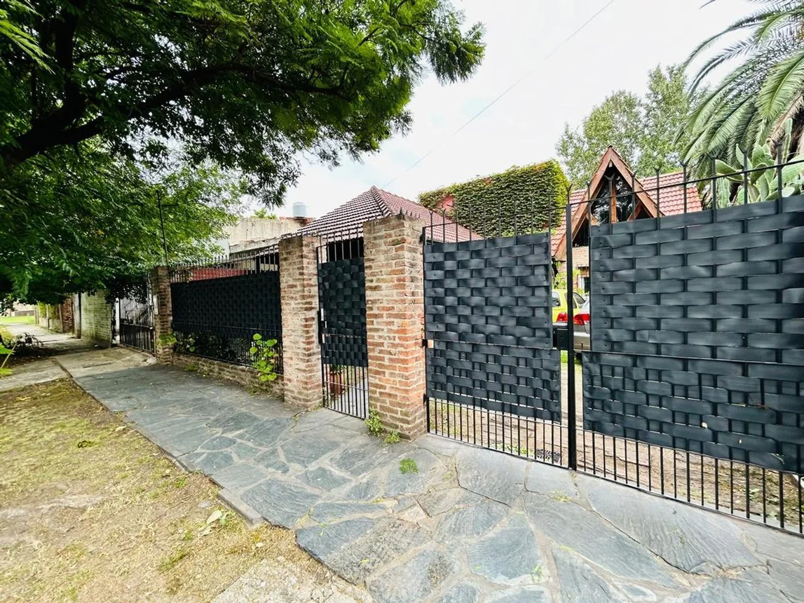 Casa de 5 ambientes en venta en Burzaco, Miguel Diomede 100, foto 3