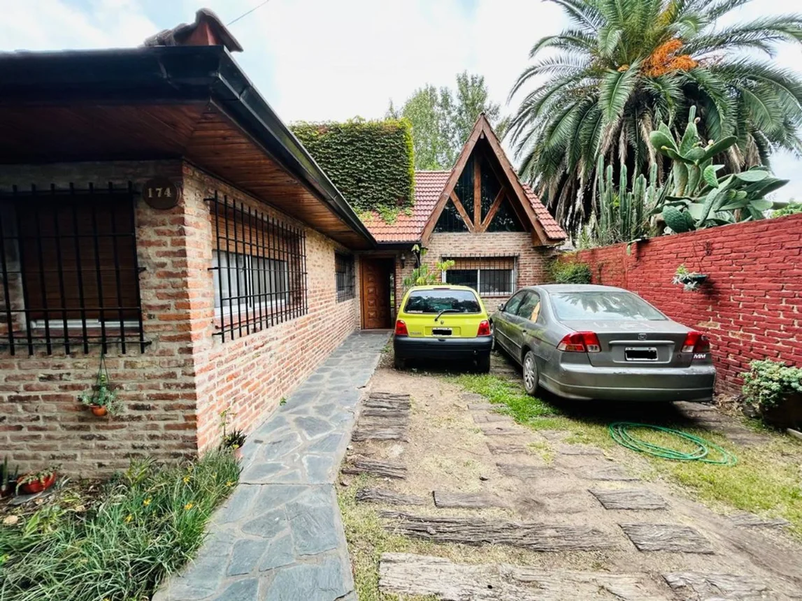 Casa de 5 ambientes en venta en Burzaco, Miguel Diomede 100, foto 5