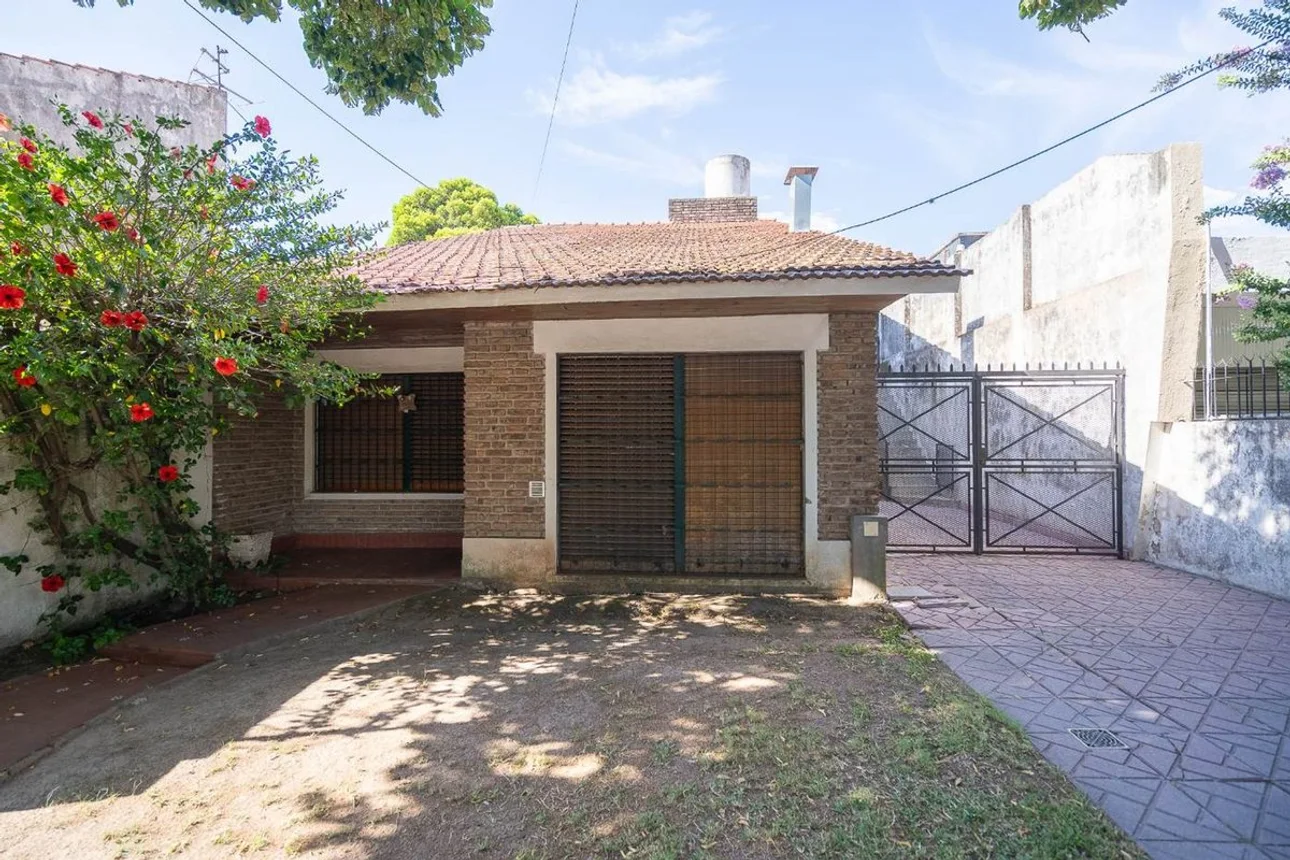 Casa en venta en Banfield, foto 2