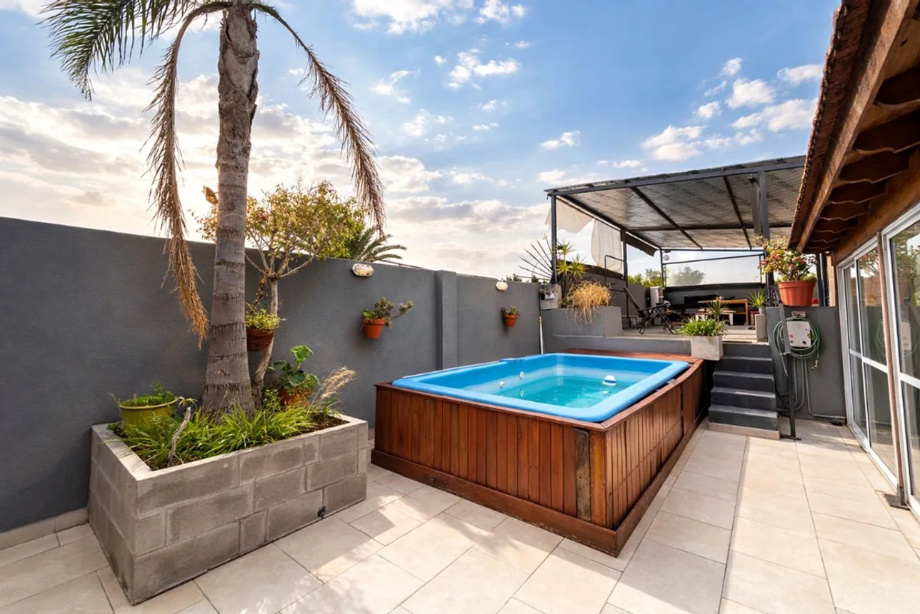 Casa de 5 ambientes en venta en Remedios de Escalada, Colón 3000