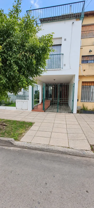 Casa tríplex de 2 ambientes en venta en Florida, Libertad 2400