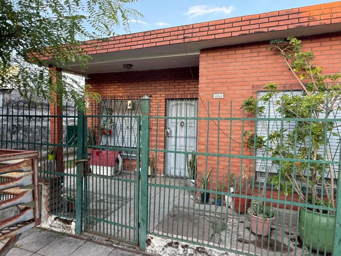 Casa de 3 ambientes en venta en Berazategui, Calle 112 1900