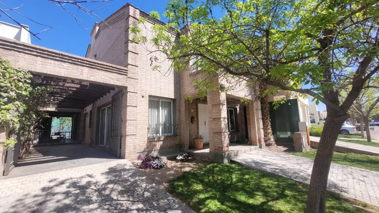 Casa de 6 ambientes en venta en Guaymallén, Lateral Sur del Acceso Este 4900