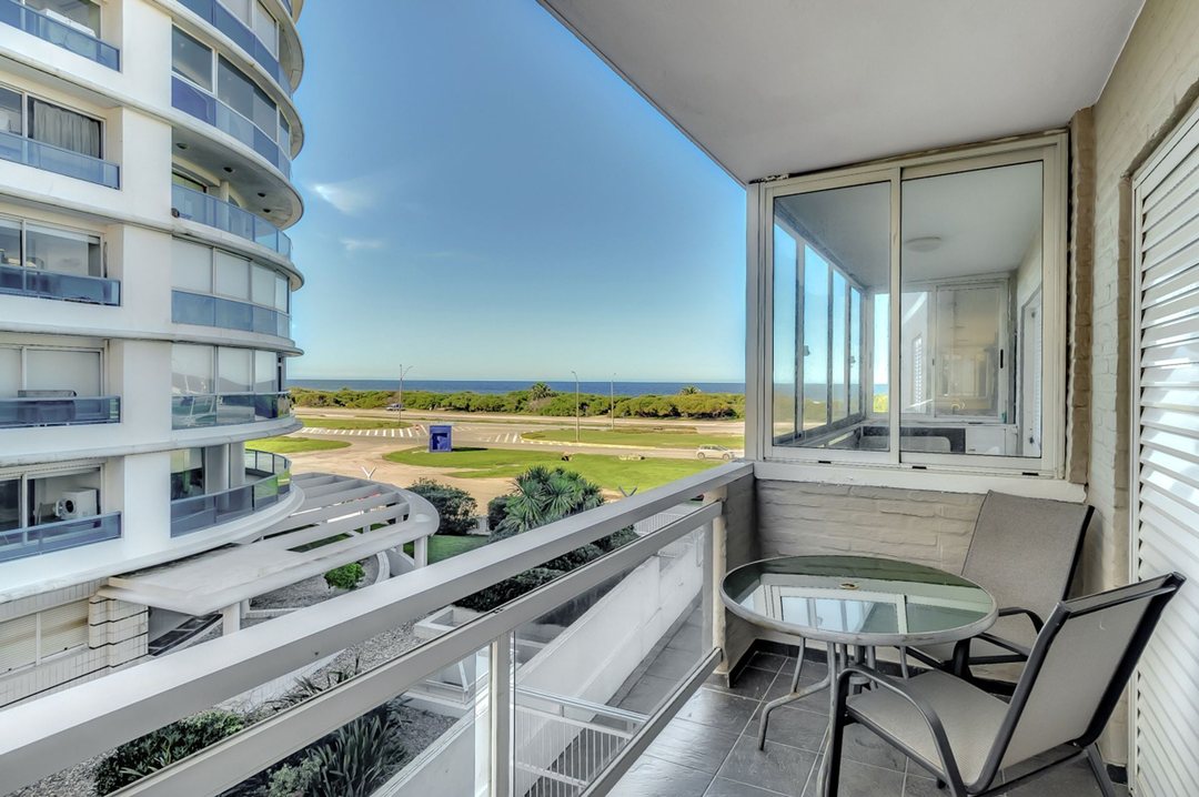 VENTA APARTAMENTO 1 DORM AIDY GRILL PUNTA DEL ESTE