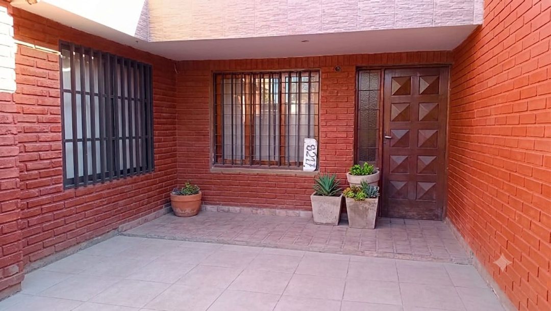 VENDE CASA, DPTO, LOCAL COMERCIAL, GALPON ARGUELLO