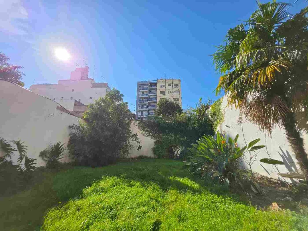 VENTA DEPARTAMENTO 6 AMBIENTES FLORES TRES PATIOS