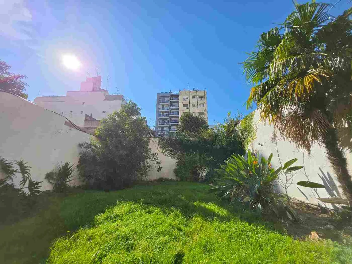 Venta departamento 6 ambientes flores tres patios, foto 2