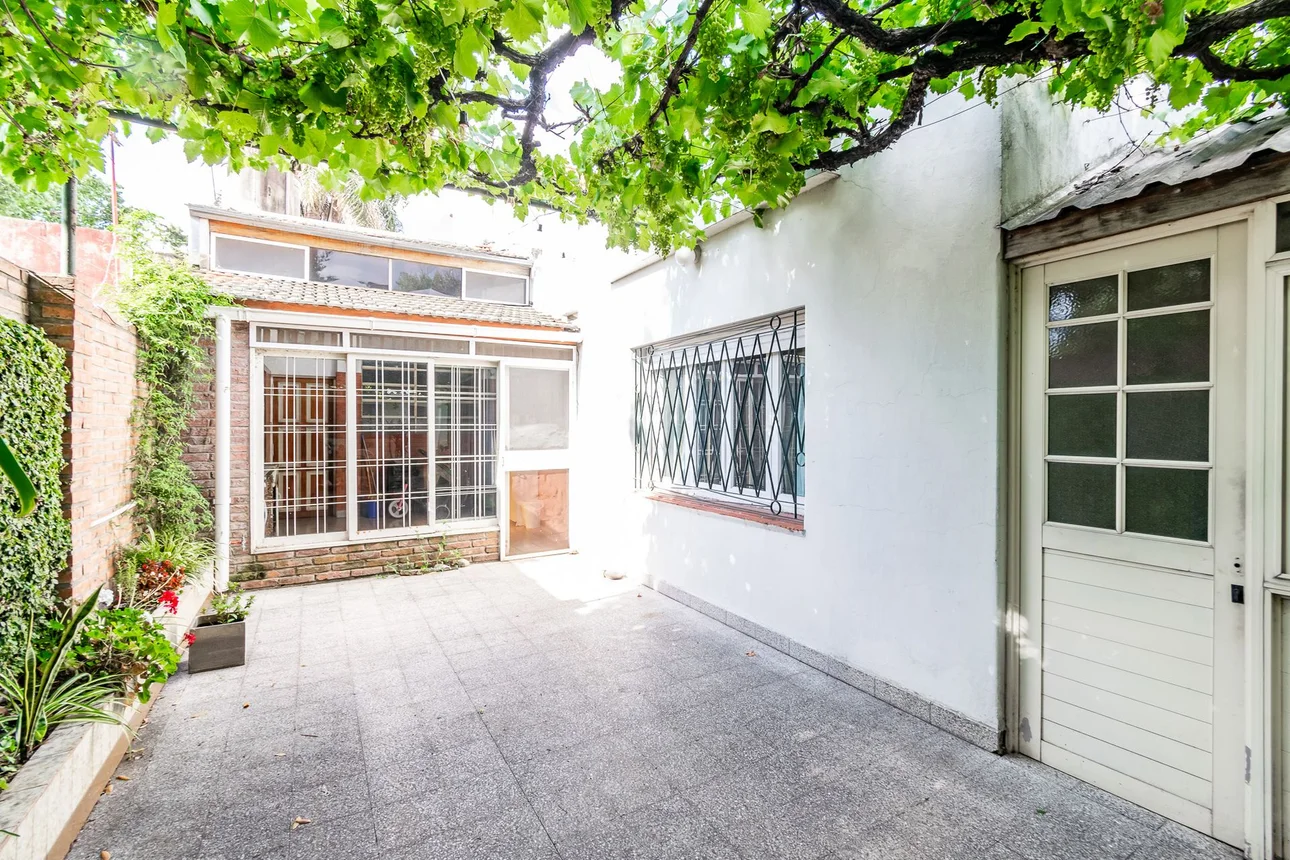 Casa de 5 ambientes en venta en Caseros, Agustín Cafferata 4700